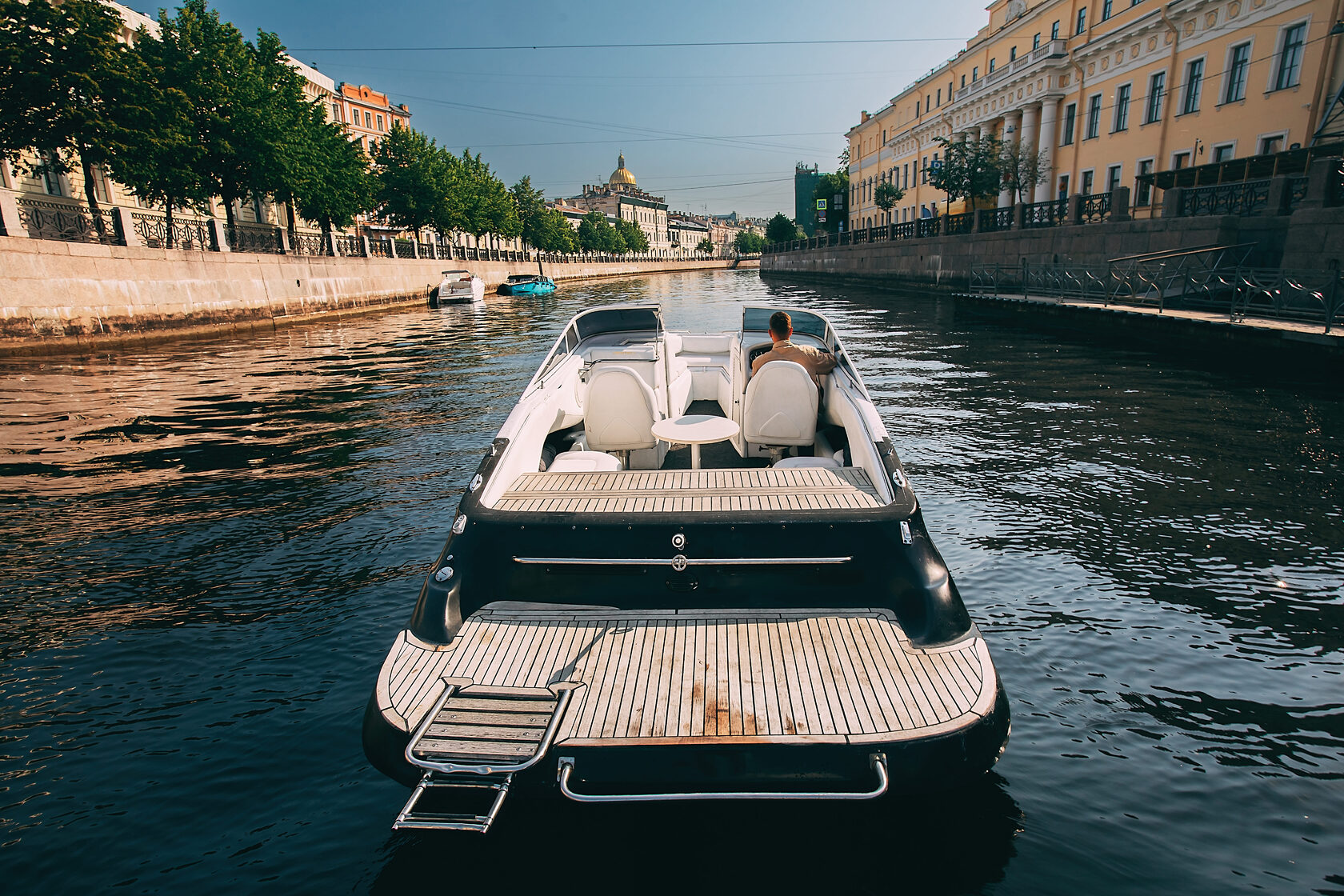 Аренда яхты в СПБ для незабываемого отдыха на воде